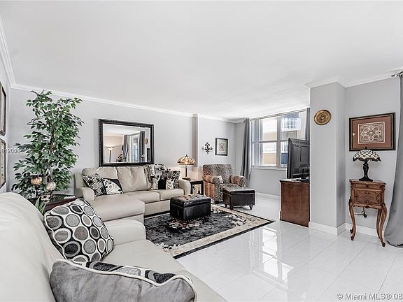 4th image of 6039 Collins Ave APT 901