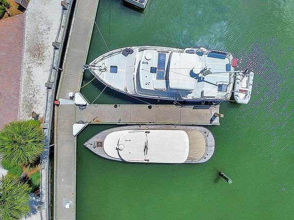 3rd image of 13 Harbour Town Yacht Club