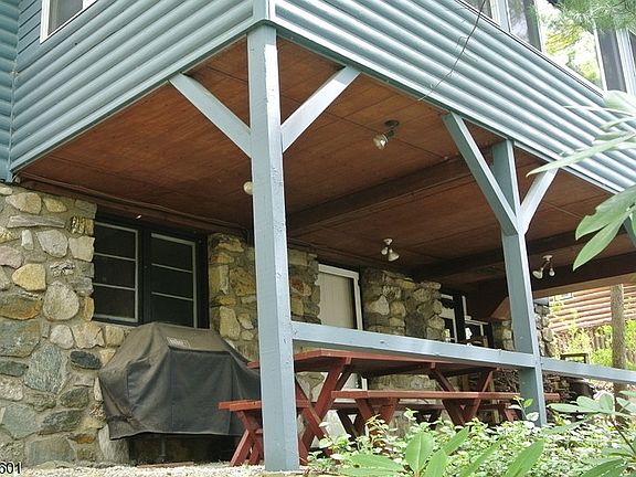 5th image of 1193 Lakeside Dr E
