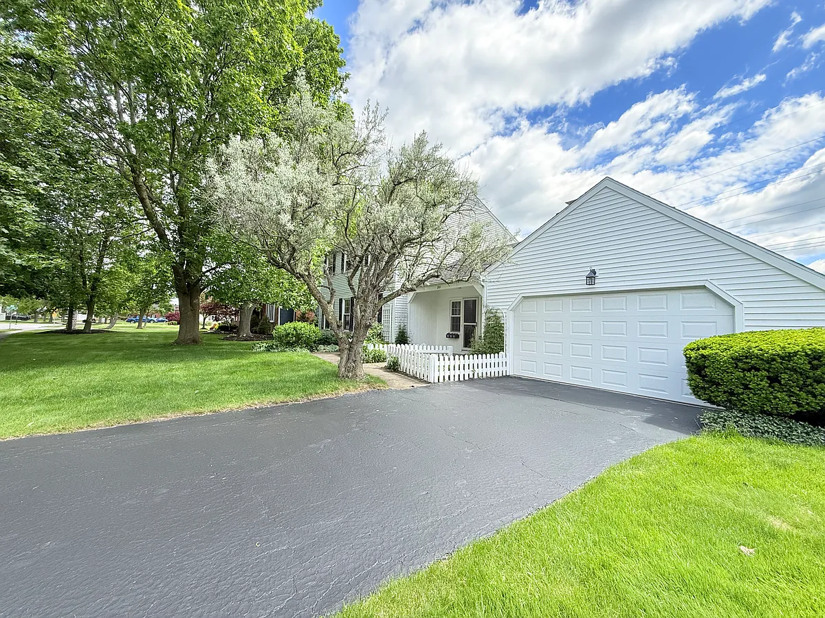 Building Photo - 251 Old Lyme Dr