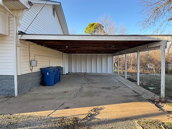 5th image of 512 N Creek Ave