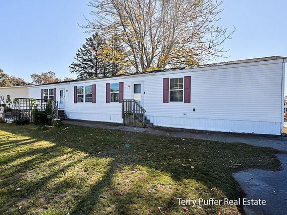 3rd image of 796 Strawberry Ln