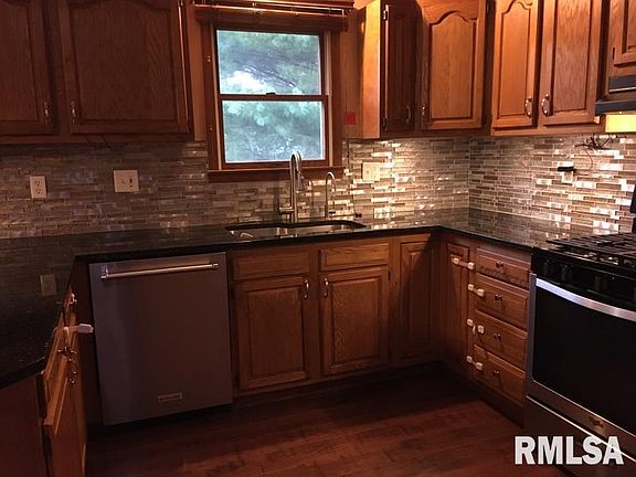 4th image of 105 Parkway Dr