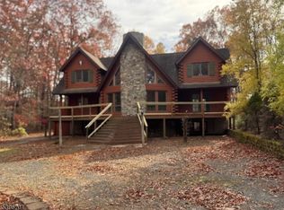 543 Oak Ridge Rd, Oak Ridge, NJ 07438