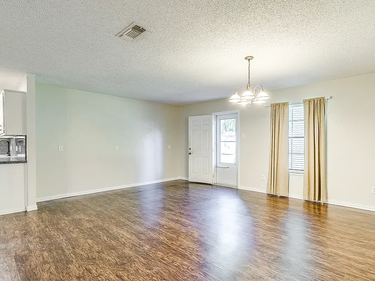 1104 Sproles Dr — Photo 14
