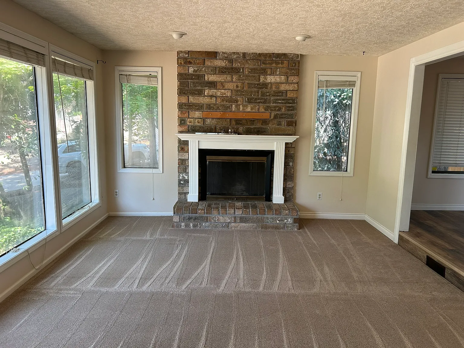 3 bed, 2064 sqft, $2,995 — Photo 4