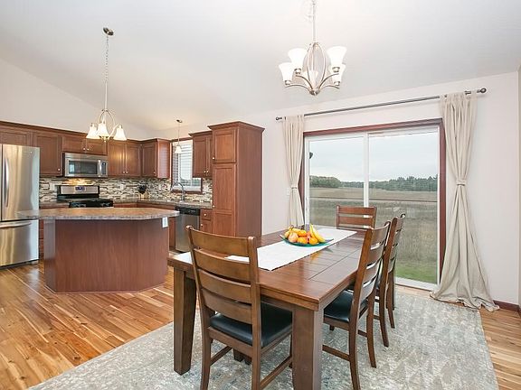 5th image of 21476 Goldenrod St NW