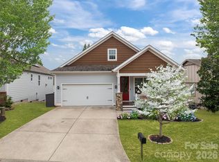 3 Dreambird Dr, Leicester, NC 28748
