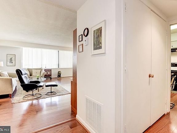 5th image of 3709 S George Mason Dr APT 1307