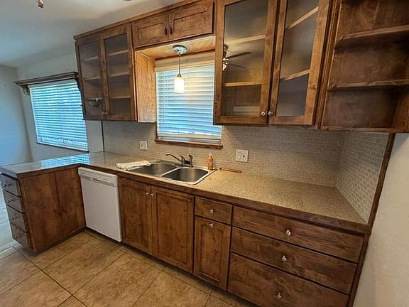 2nd image of 3404 Polaris St