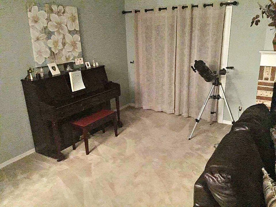 Living Room Photo 1