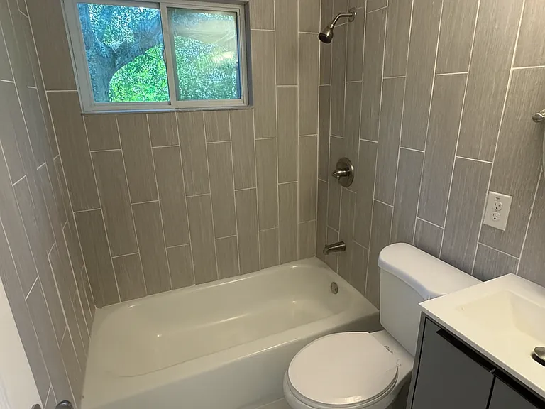 2032 Lowe St #A — Photo 7