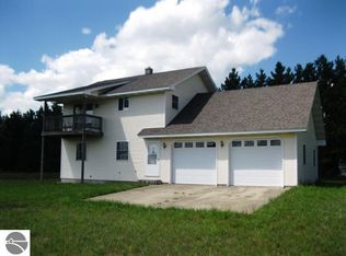 1523 Seeley Rd NW, Rapid City, MI 49676