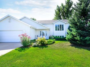3549 Ivy Dr, Grand Forks, ND 58201