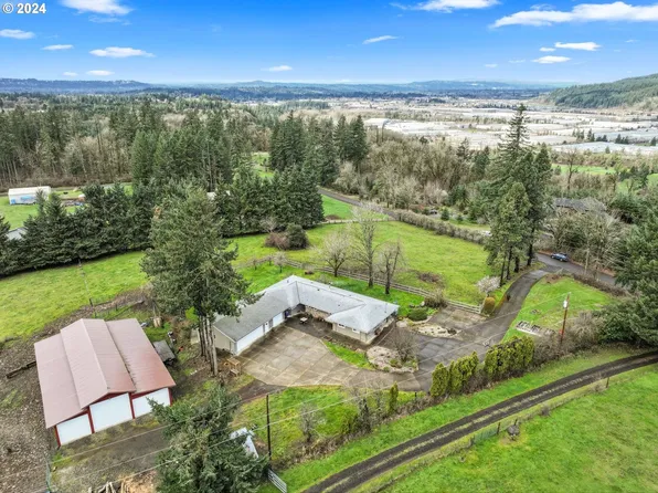 16580 S Cliff View Dr, Oregon City, OR 97045