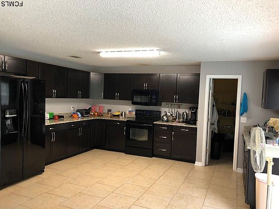 2nd image of 30 Colechester Ln