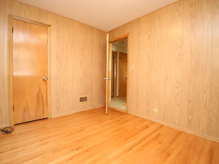 8214 W Wilson Ave — Photo 14