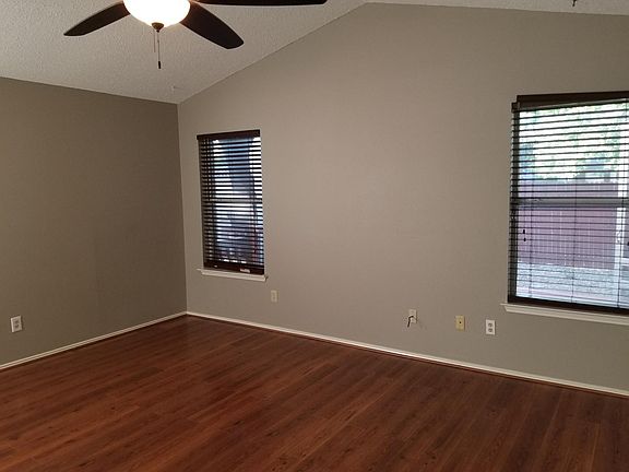 4th image of 1411 Lincoln Dr