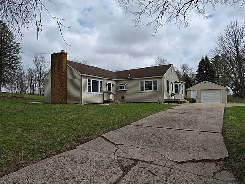 4636 Wakefield Ave NE Photo 1
