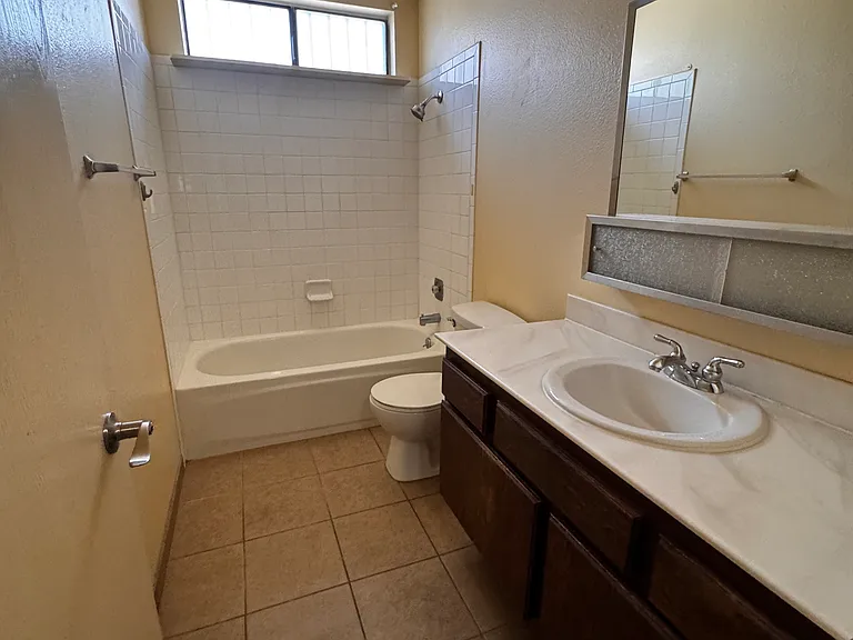 5608 Emilia Ave — Photo 11
