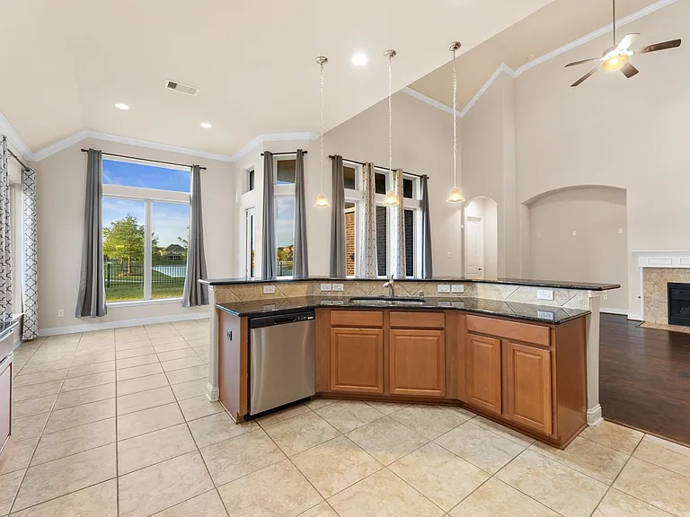 9615 Eden Ridge Ln — Photo 10