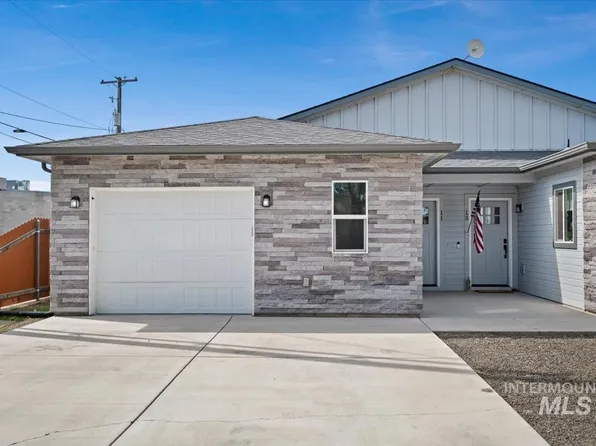 11 N 1st St E, Homedale, ID 83628