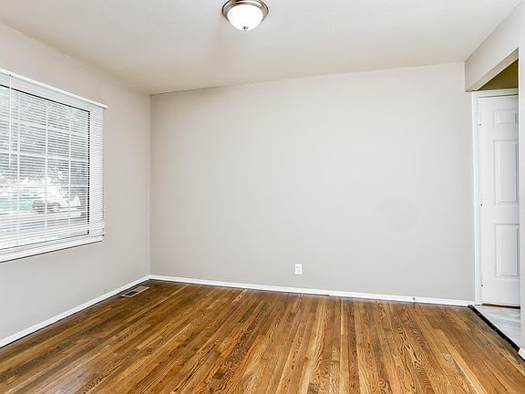 5th image of 2725 Chelsea Dr