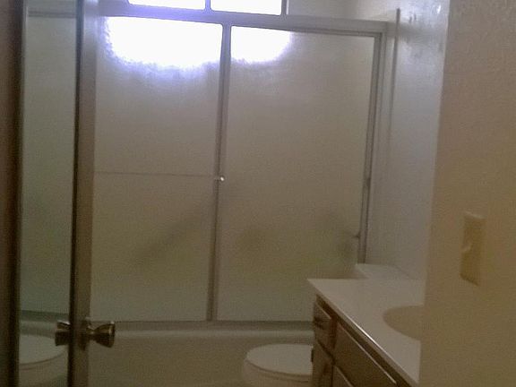 Full Bathroom with Tub