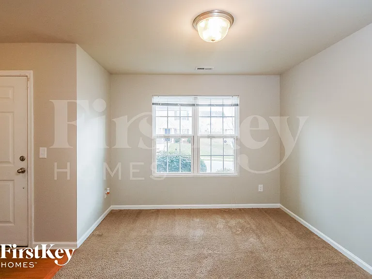 513 Ellingsworth Ln — Photo 4
