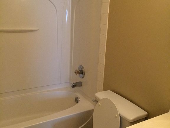 4th image of 923 Villa Dr APT 8
