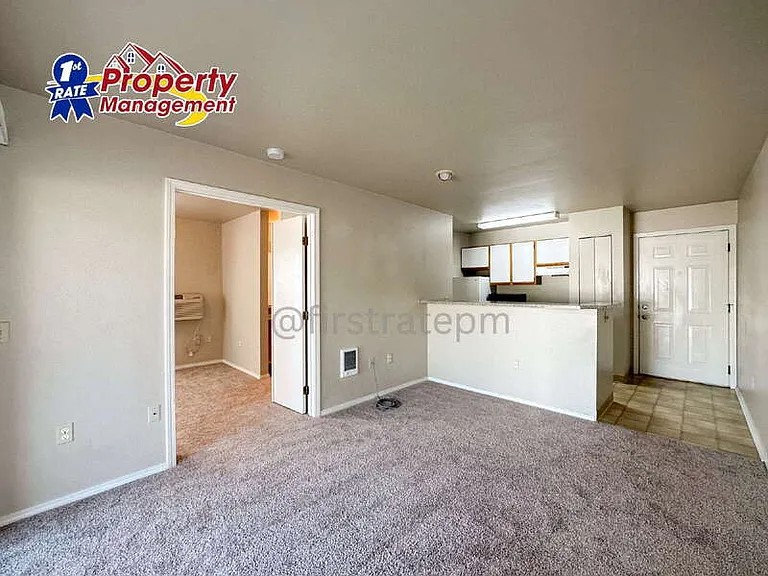 870 W Belmont St #204 — Photo 12