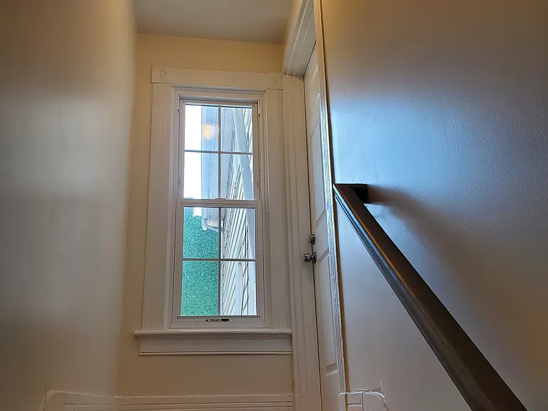 8 Edwards St — Photo 3