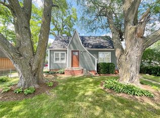 5301 Douglas Ave, Des Moines, IA 50310