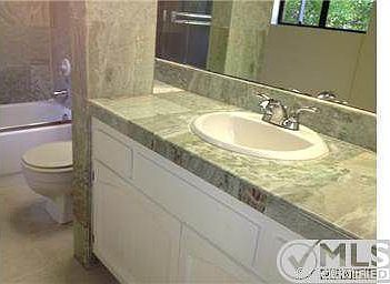 4th image of 1575 Bridgegate St