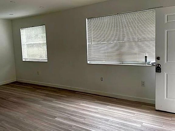 5th image of 800 N 58th Ave