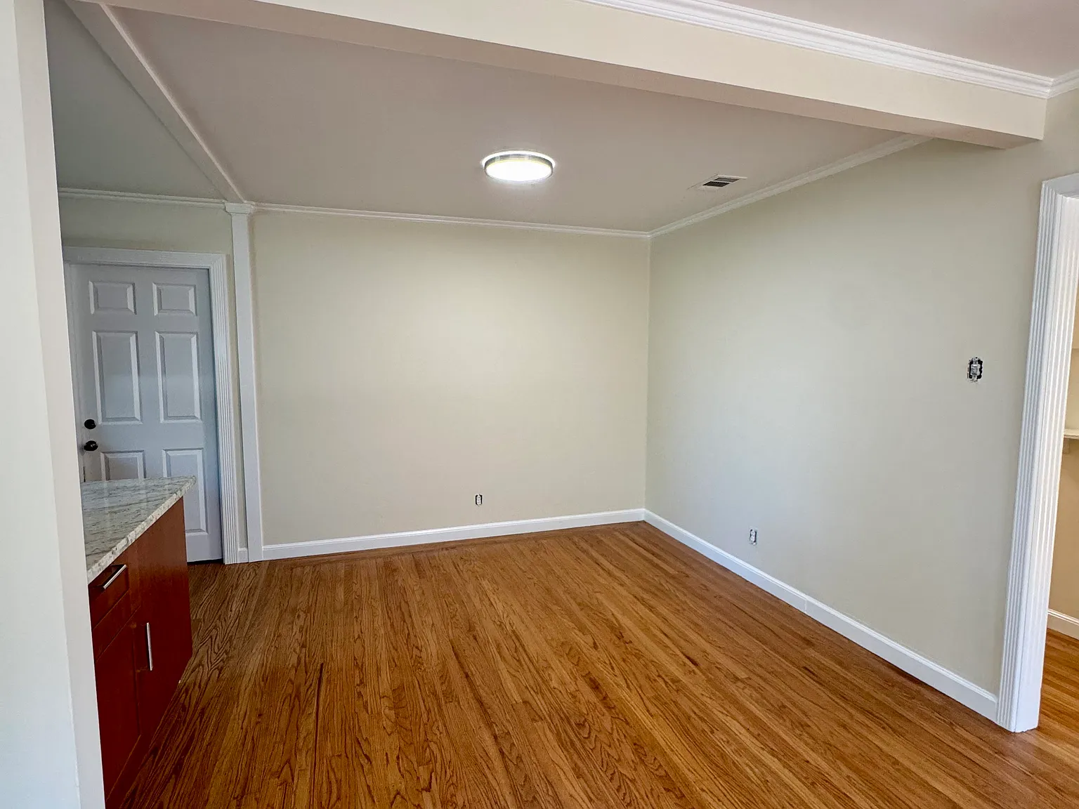 3 bed, 1.5 bath, 1110 sqft, $4,950 — Photo 3