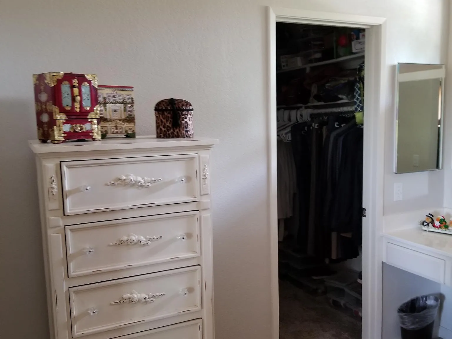 3 bed, 2.5 bath, 1550 sqft, $4,600 — Photo 4