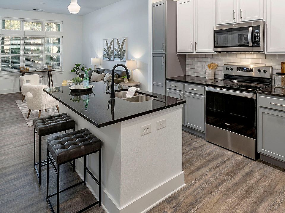 Experience modern living in this beautifully designed open-space apartment.