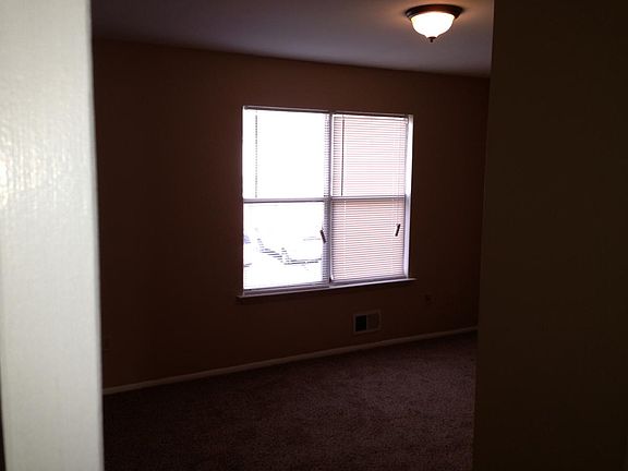 4th image of 212 Woodlake Manor Dr