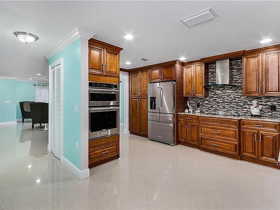 5th image of 1403 Rush Ave