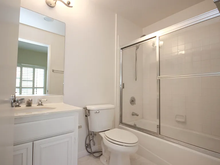111 S Oak Knoll Ave #203 — Photo 16