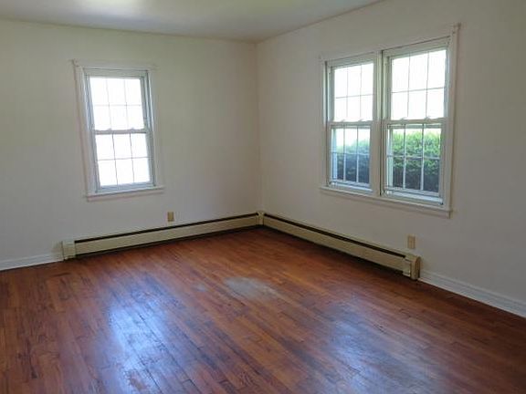 3rd image of 54 Saratoga Ave