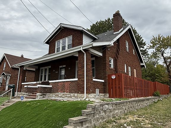 House Side. Off-street parking.