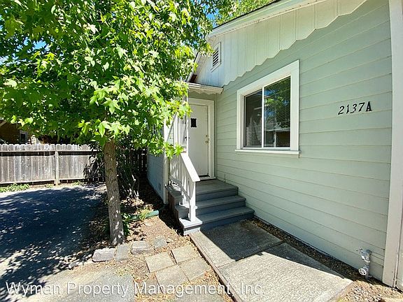 2nd image of 2137 Oak St #A