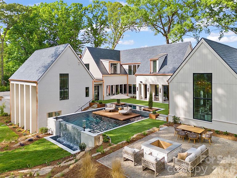 4111 Columbine Cir