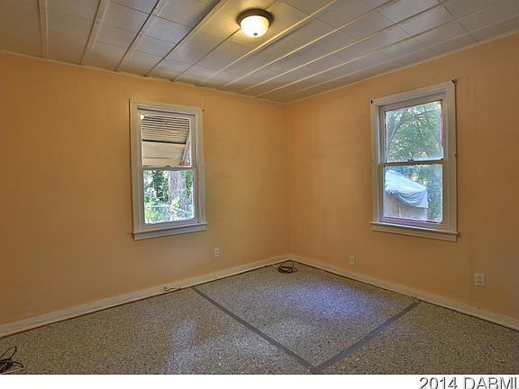 5th image of 324 Winslow Ave