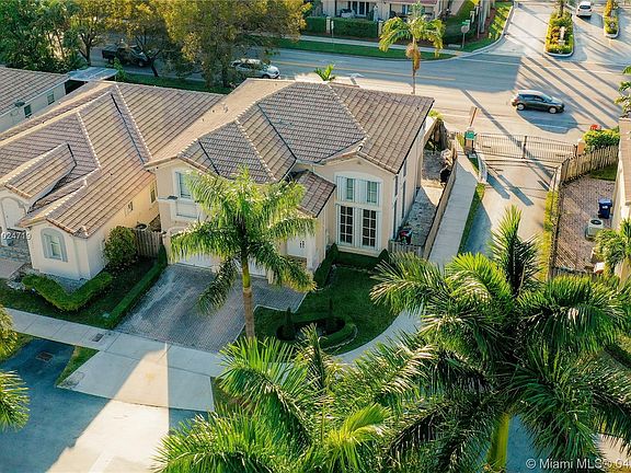 4th image of 4844 NW 113th Pl