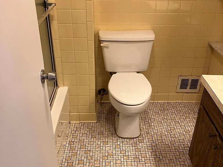 8440 Doncaster Dr — Photo 14