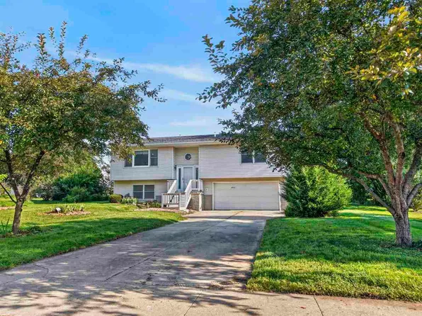 220 W Main St, Oxford, IA 52322