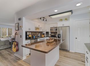 26 Walden St, Burnsville, MN 55337